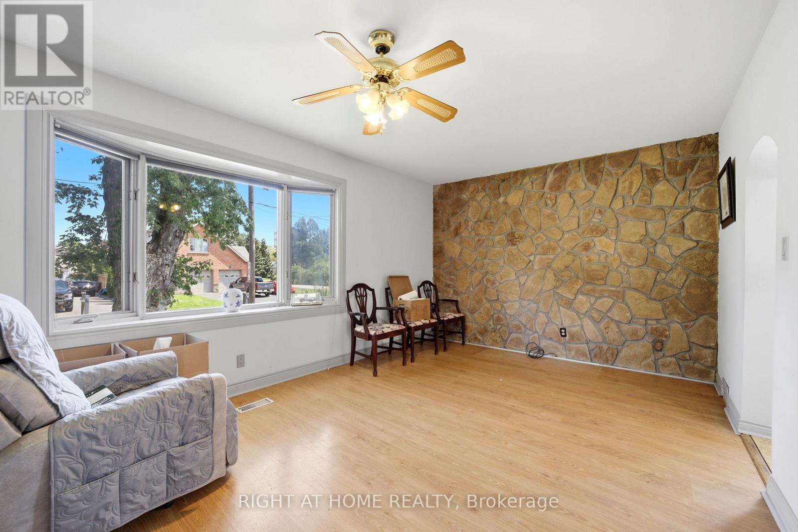 1290 Strathy Avenue, Mississauga, Ontario  L5E 2K8 - Photo 9 - W13690080