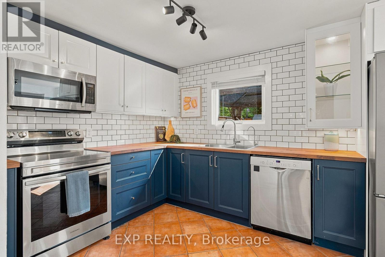 22 Driftwood Drive, Kitchener, Ontario  N2N 3A2 - Photo 8 - X13690066