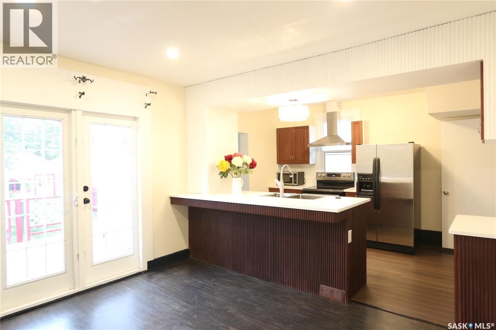 721 College Avenue, Regina, Saskatchewan  S4N 0X8 - Photo 2 - SK042908