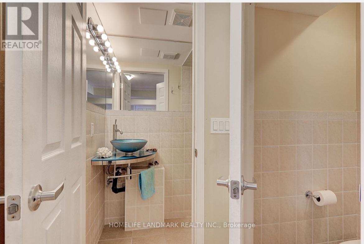 29 Mansard Drive, Richmond Hill, Ontario  L4E 0L7 - Photo 5 - N13690120