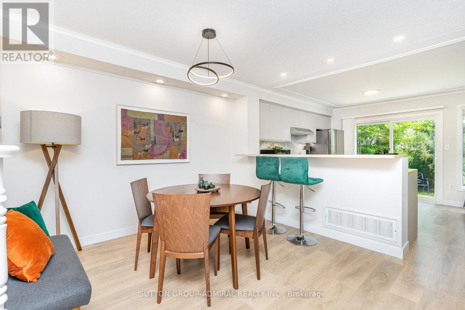 2225 Amberglen Court, Oakville, Ontario  L6M 4W8 - Photo 9 - W13690124