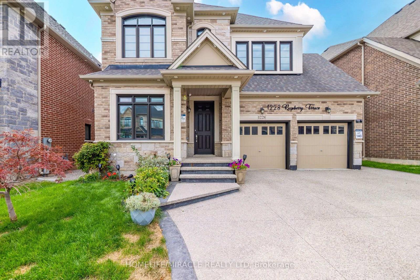 1228 Raspberry Terrace, Milton, Ontario  L9E 1N1 - Photo 3 - W13690128