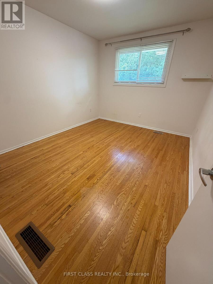 657 Sevilla Park Place, London East, Ontario  N5Y 4H9 - Photo 3 - X13690114