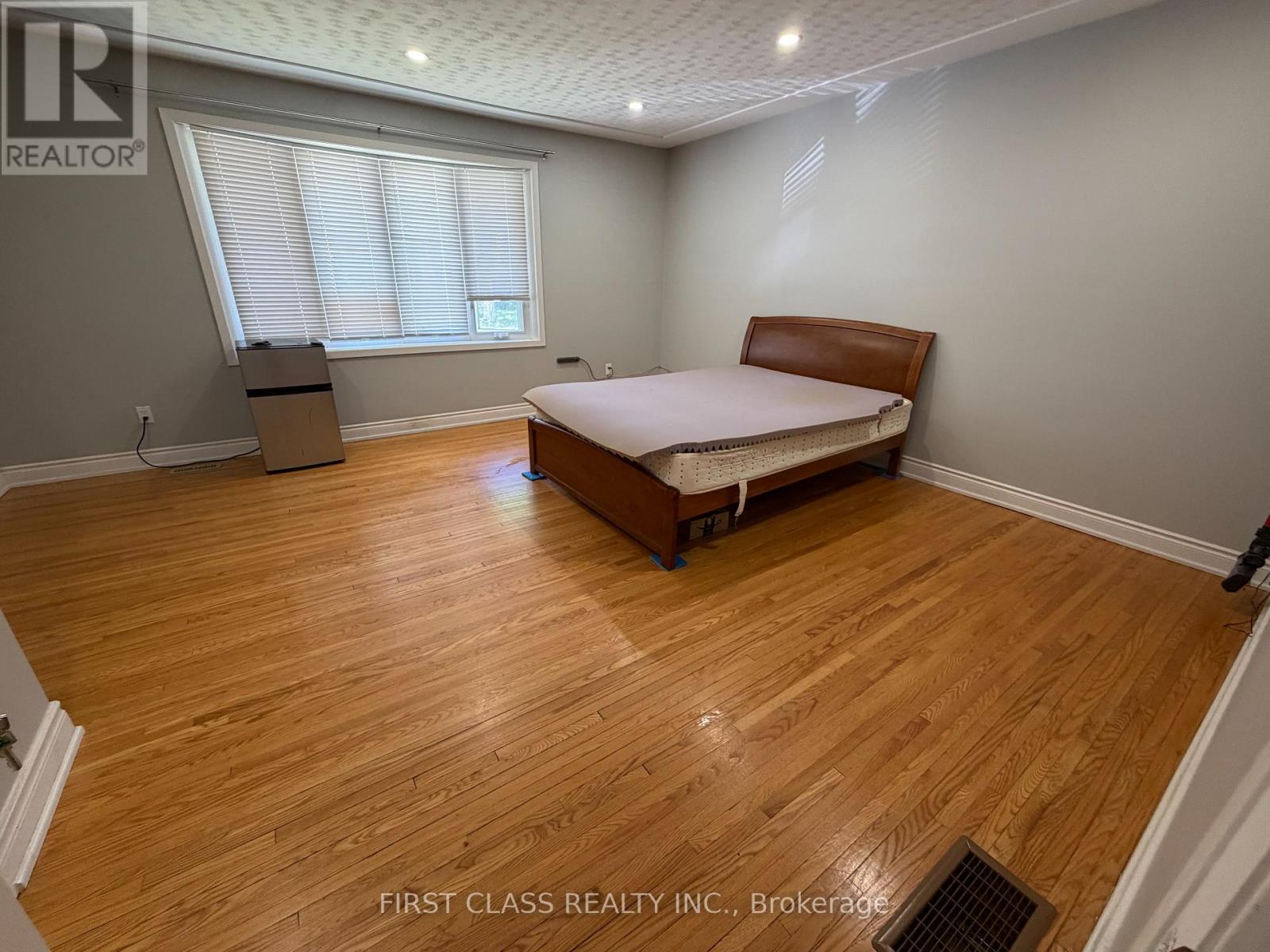 657 Sevilla Park Place, London East, Ontario  N5Y 4H9 - Photo 4 - X13690114