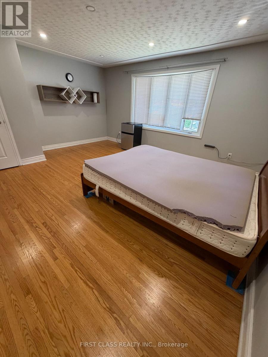 657 Sevilla Park Place, London East, Ontario  N5Y 4H9 - Photo 5 - X13690114
