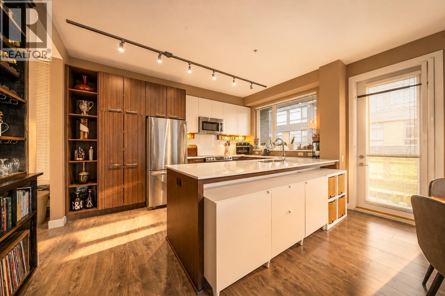 516 9250 University High Street, Burnaby, British Columbia  V5A 0B3 - Photo 2 - R3156944