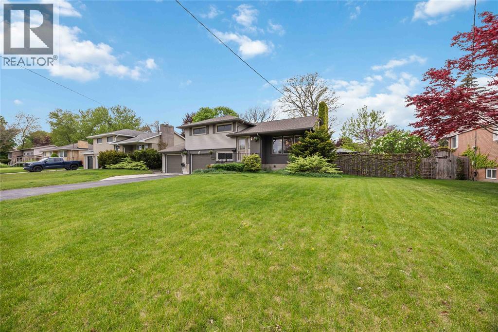 1705 Grace Avenue, Sarnia, Ontario N7S 3P8 - Photo 3 - 26011331