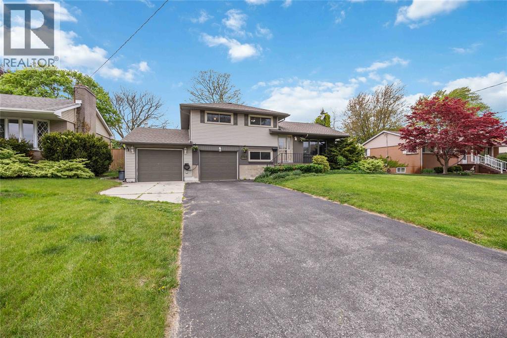 1705 Grace Avenue, Sarnia, Ontario N7S 3P8 - Photo 2 - 26011331