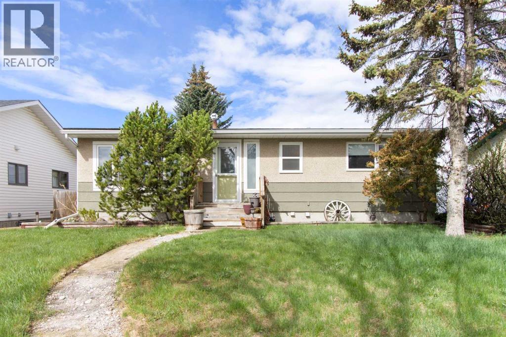 1622 Strathcona Street, Crossfield, Alberta