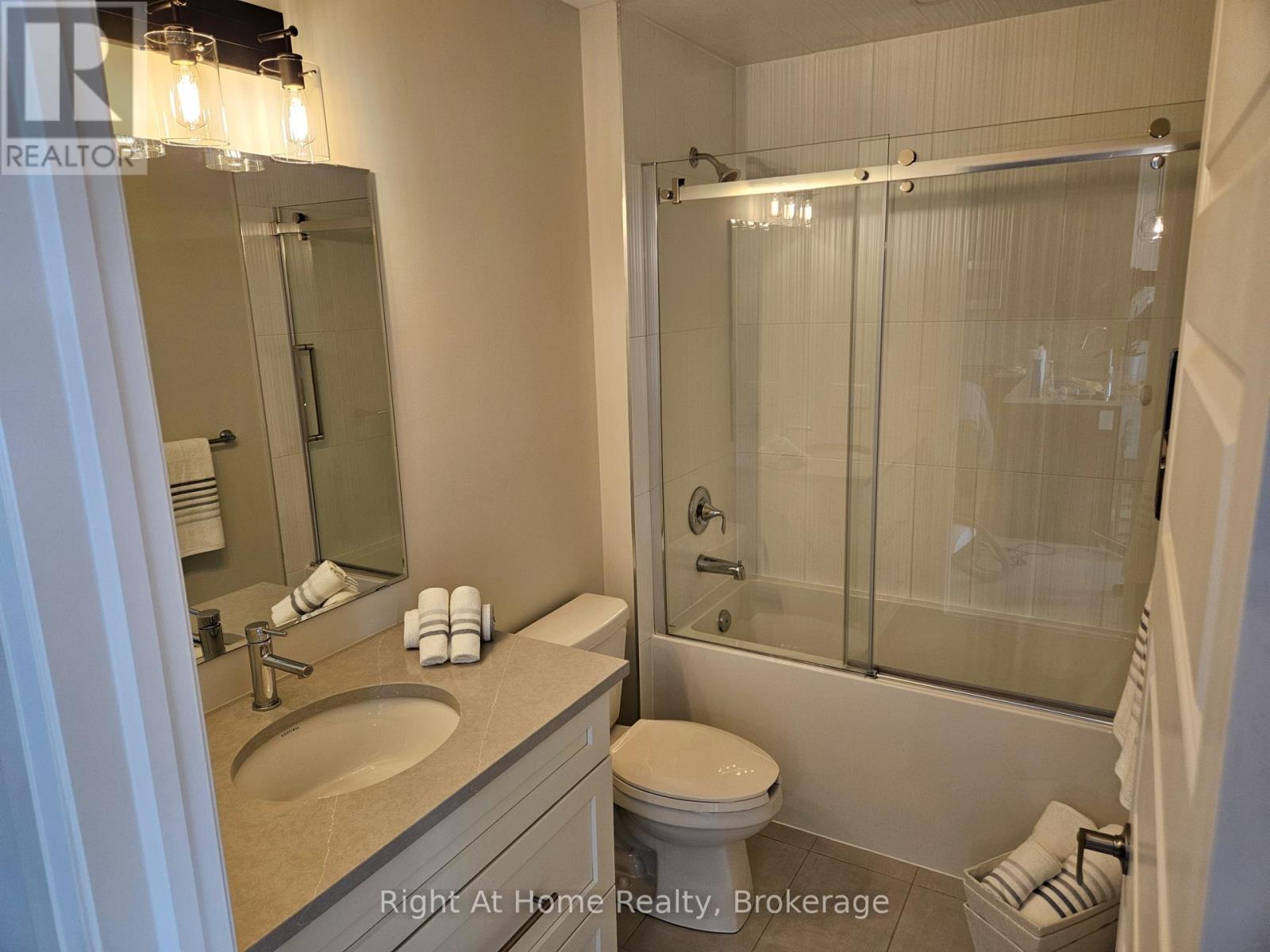 527 - 102 Grovewood Common, Oakville, Ontario  L6H 0X2 - Photo 9 - W13690166