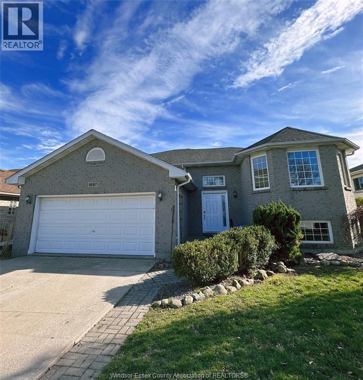 MLS# 26019893: 1597 WHITEWOOD, Lakeshore, Canada