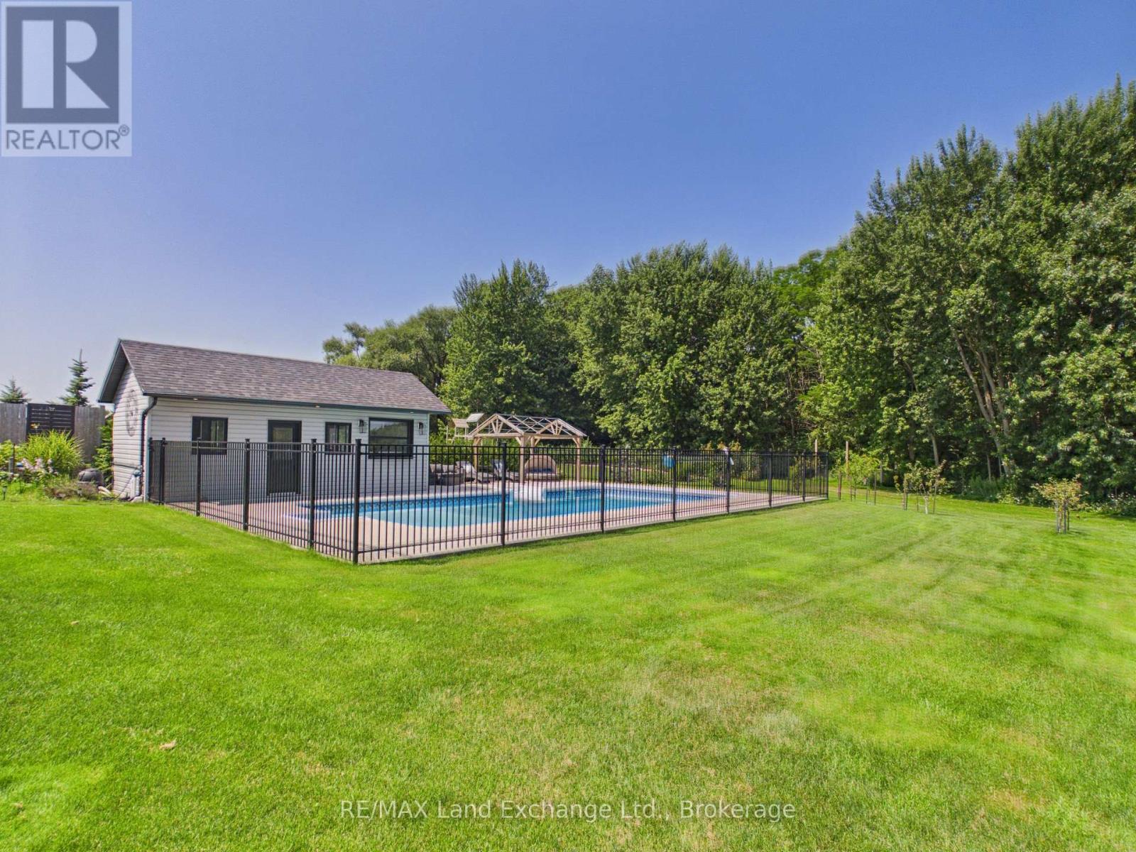 4 Scott Crescent, Huron-Kinloss, Ontario  N2Z 0C6 - Photo 37 - X13690192