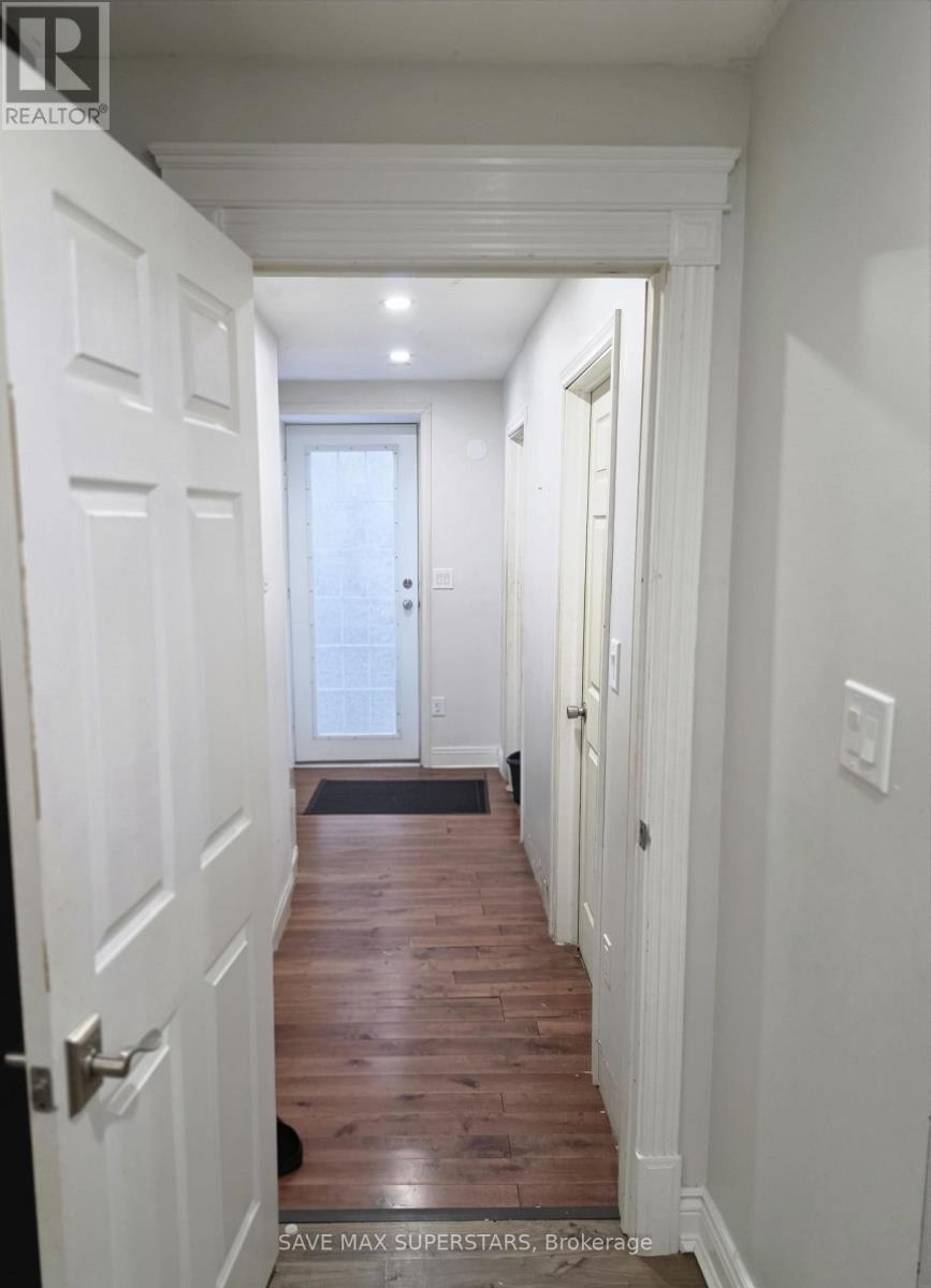 Lower - 133 The Queensway Way, Barrie, Ontario  L4M 0B4 - Photo 2 - S13687994