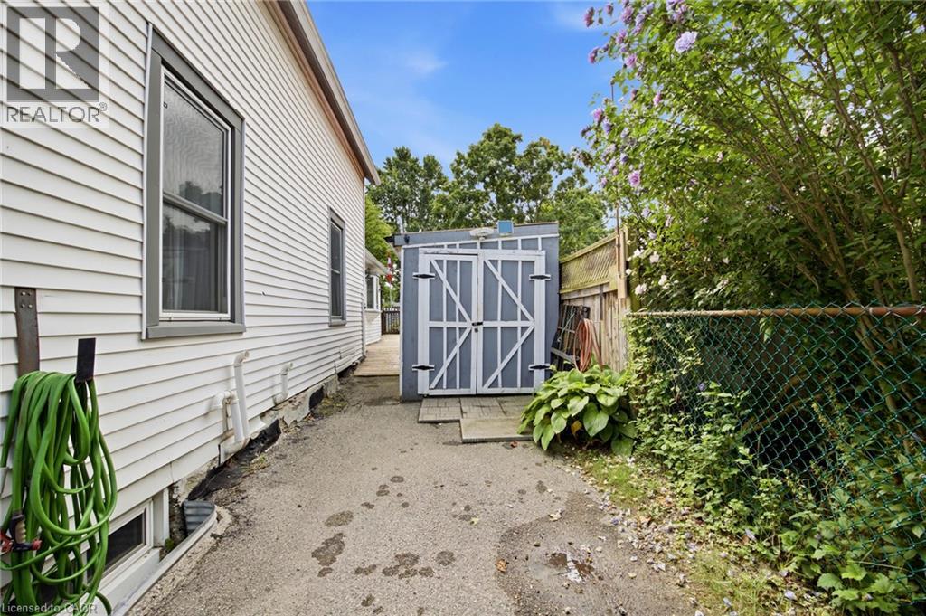 99 Dufferin Street, Stratford, Ontario  N5A 2G7 - Photo 6 - 40856744