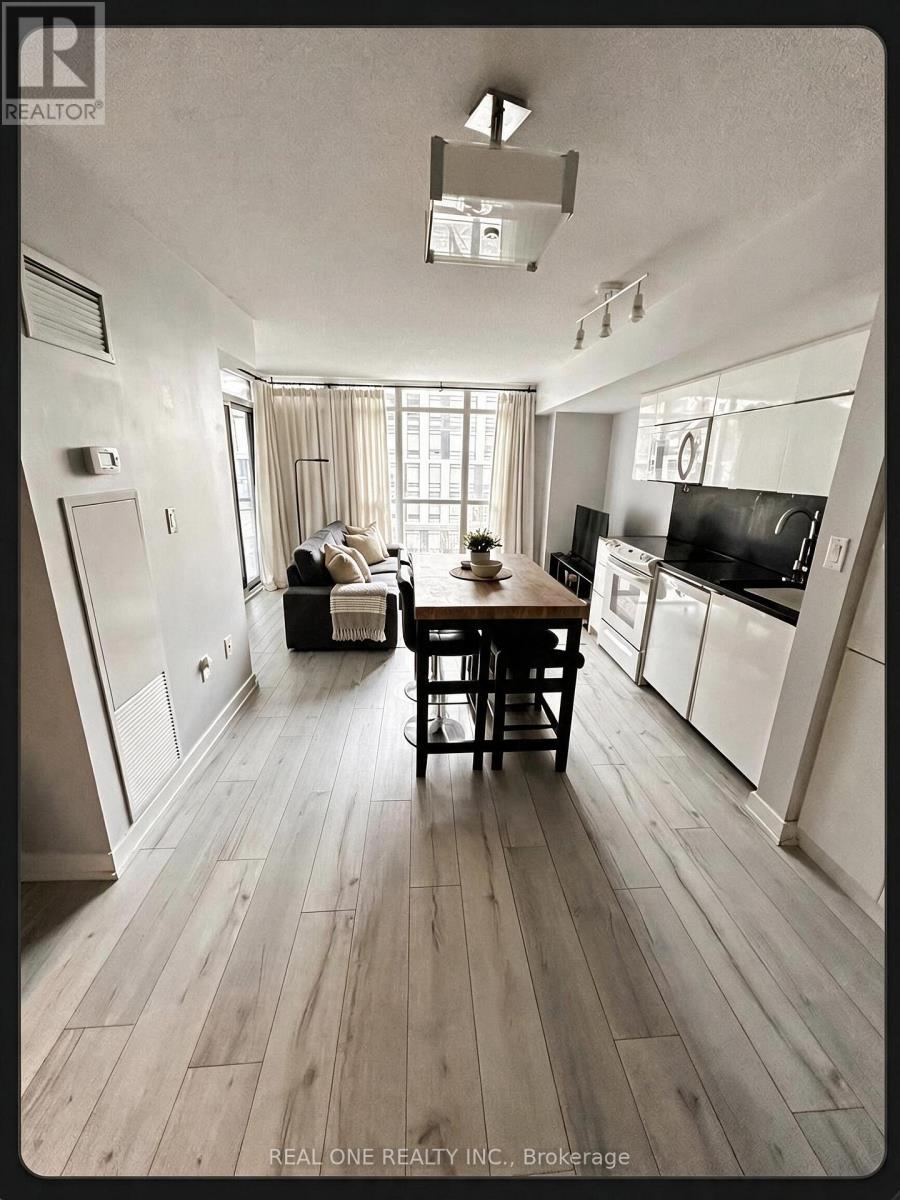 <div class="slider-price">$659,000</div><p>315 - 151 Dan Leckie Way, Toronto, Ontario</p>