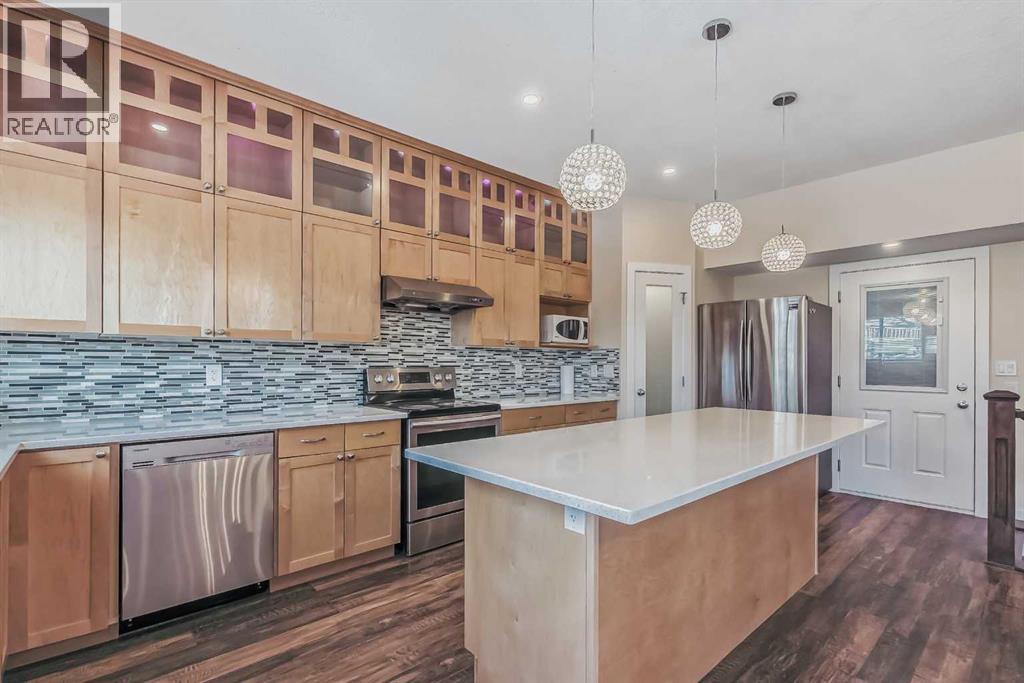 23 Cheltenham Road NW, Calgary, Alberta  T2L 0M4 - Photo 3 - A2283265