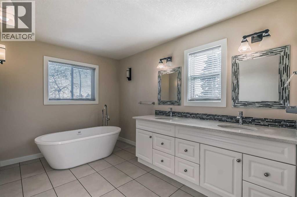 23 Cheltenham Road NW, Calgary, Alberta  T2L 0M4 - Photo 37 - A2283265
