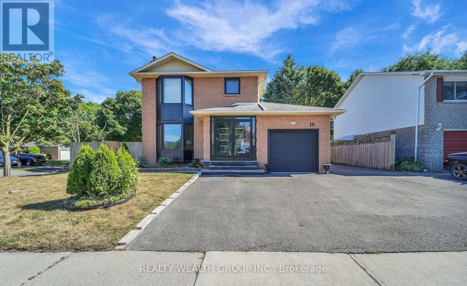 19 Glenabbey Drive, Clarington, Ontario  L1E 1C1 - Photo 1 - E13690148