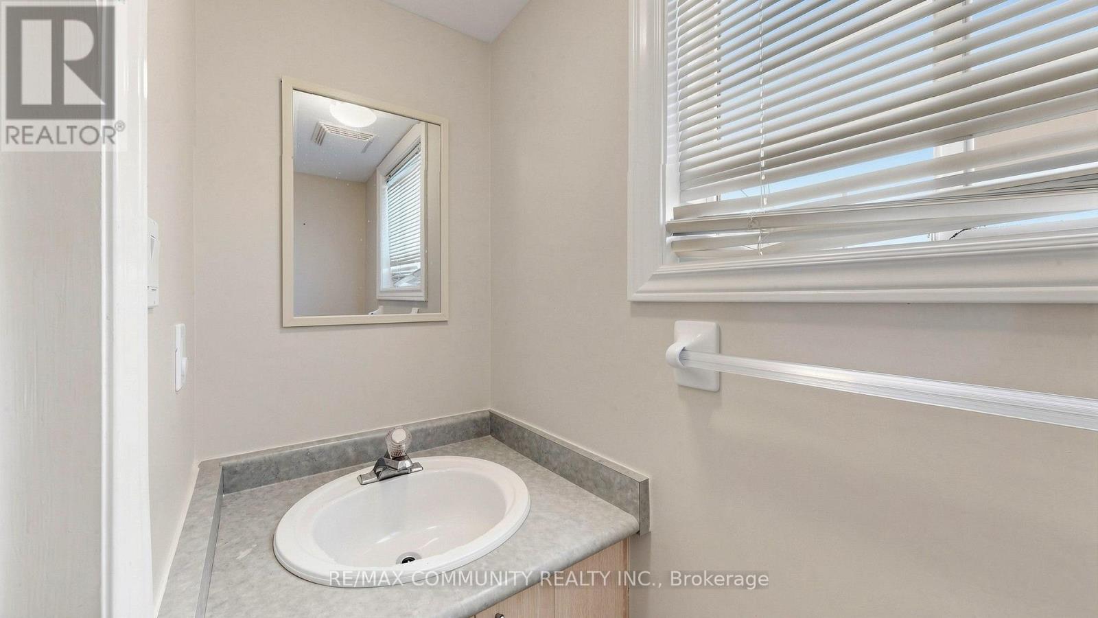 38 Iveagh Drive, Georgina, Ontario  L4P 3X3 - Photo 16 - N13690206