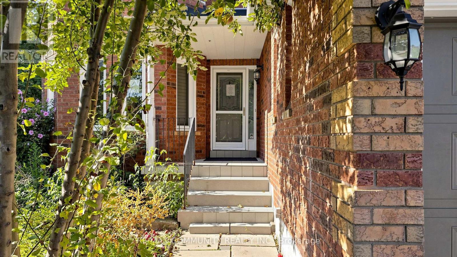 38 Iveagh Drive, Georgina, Ontario  L4P 3X3 - Photo 4 - N13690206
