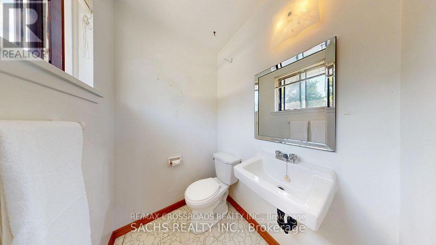 Upper - 377 Crosby Avenue, Richmond Hill, Ontario  L4C 2R8 - Photo 12 - N13690238
