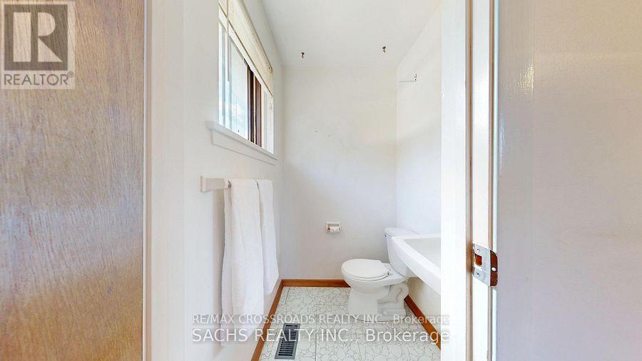Upper - 377 Crosby Avenue, Richmond Hill, Ontario  L4C 2R8 - Photo 13 - N13690238