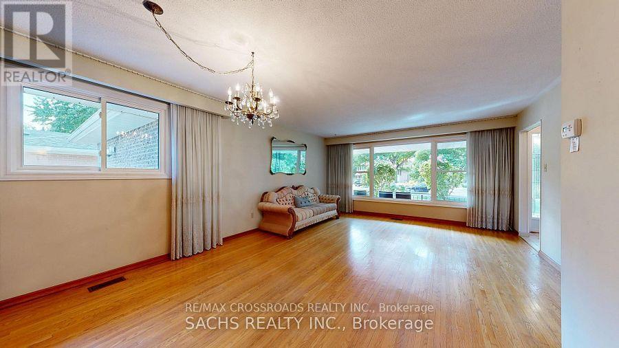 Upper - 377 Crosby Avenue, Richmond Hill, Ontario  L4C 2R8 - Photo 2 - N13690238