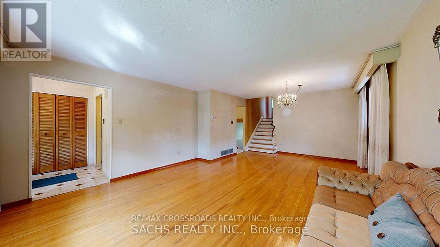 Upper - 377 Crosby Avenue, Richmond Hill, Ontario  L4C 2R8 - Photo 4 - N13690238
