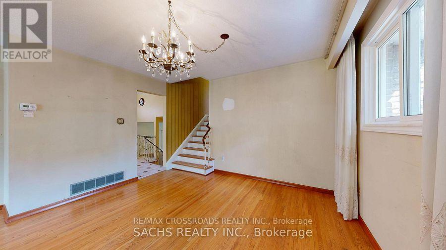 Upper - 377 Crosby Avenue, Richmond Hill, Ontario  L4C 2R8 - Photo 5 - N13690238