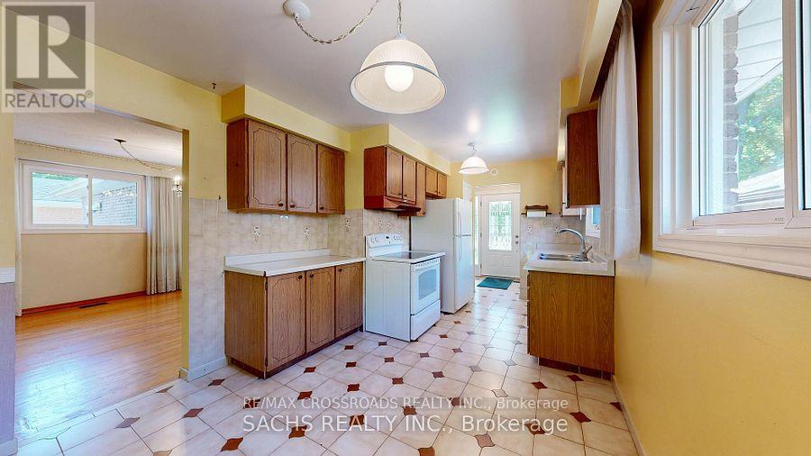 Upper - 377 Crosby Avenue, Richmond Hill, Ontario  L4C 2R8 - Photo 8 - N13690238