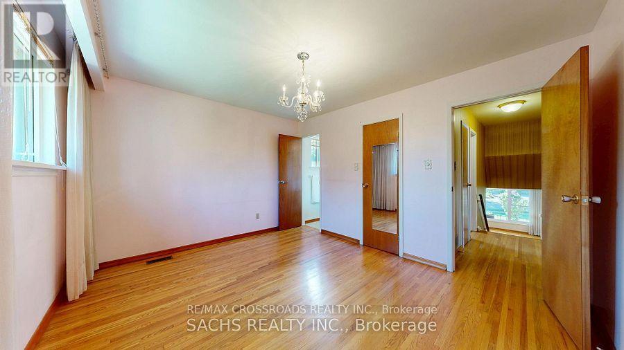 Upper - 377 Crosby Avenue, Richmond Hill, Ontario  L4C 2R8 - Photo 9 - N13690238