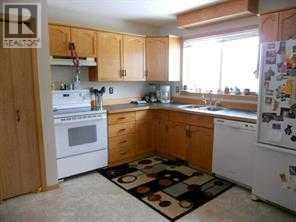 806 8 Avenue, Fox Creek, Alberta  T0H 1P0 - Photo 3 - A2337255