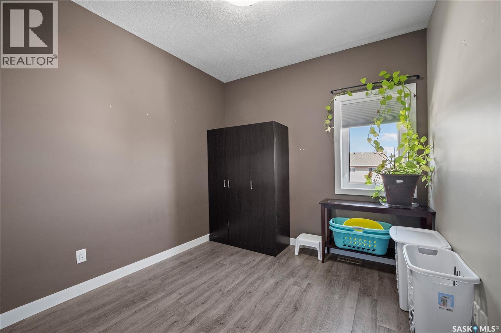 8726 Archer Lane, Regina, Saskatchewan  S4Y 0B7 - Photo 27 - SK046027
