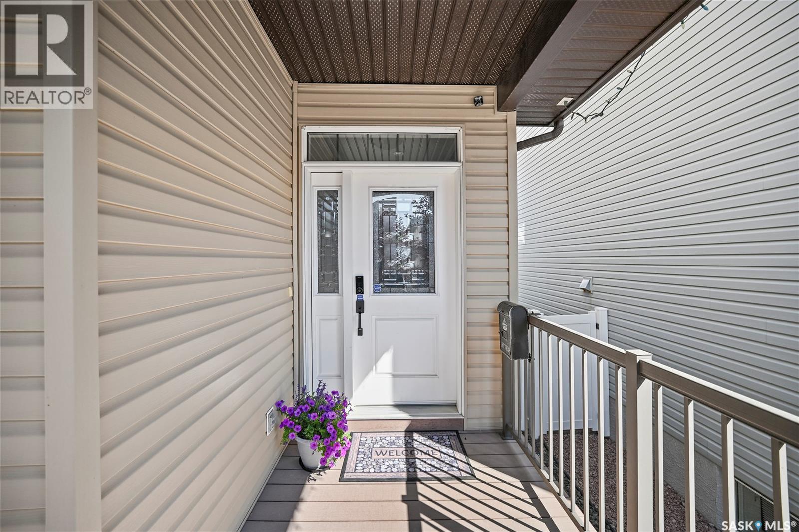 8726 Archer Lane, Regina, Saskatchewan  S4Y 0B7 - Photo 4 - SK046027