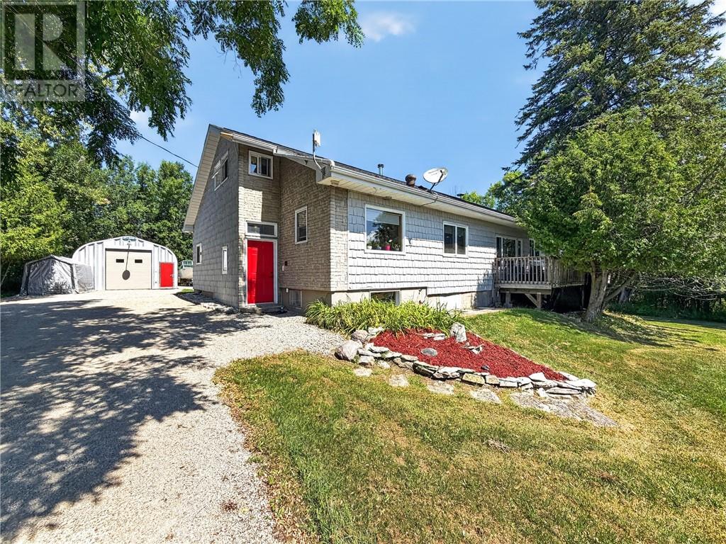 40 Younge Street, Kagawong, Ontario  P0P 1J0 - Photo 1 - 2129874