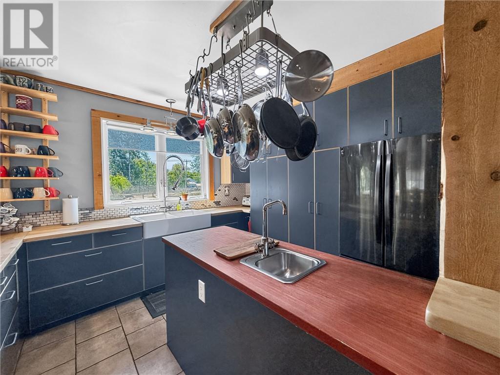 40 Younge Street, Kagawong, Ontario  P0P 1J0 - Photo 11 - 2129874