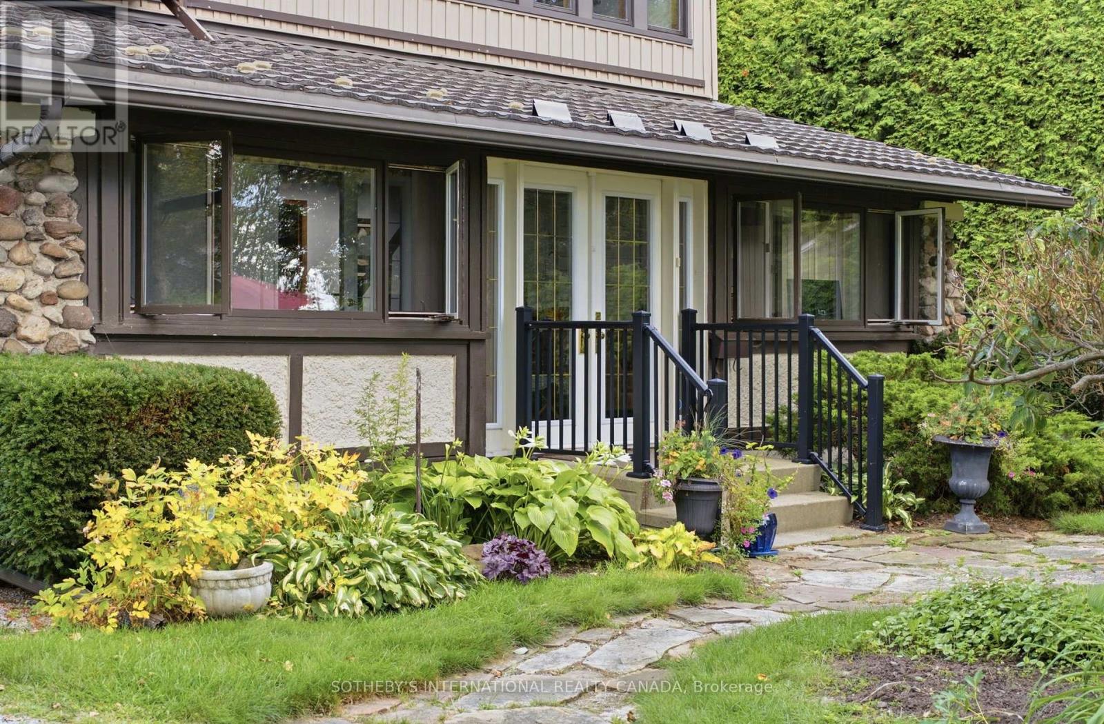 171 Lake Drive N, Georgina, Ontario  L4P 3C8 - Photo 5 - N13596914