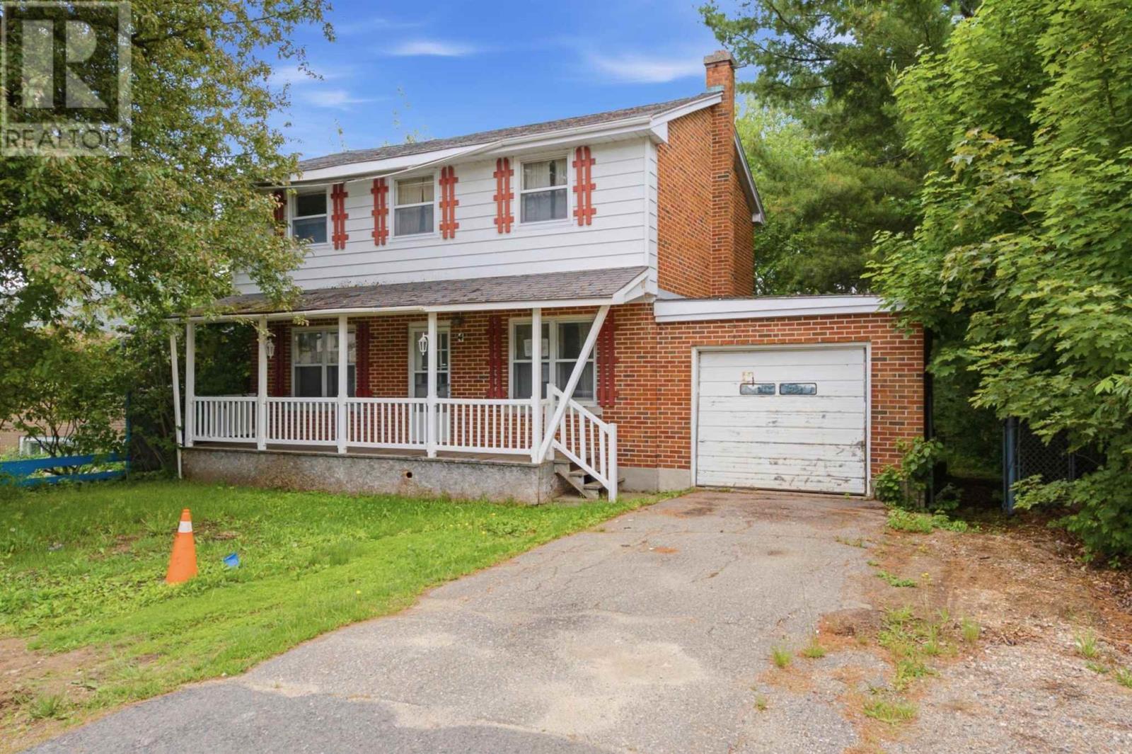 4 MACFARLANE RD, ELLIOT LAKE, Ontario