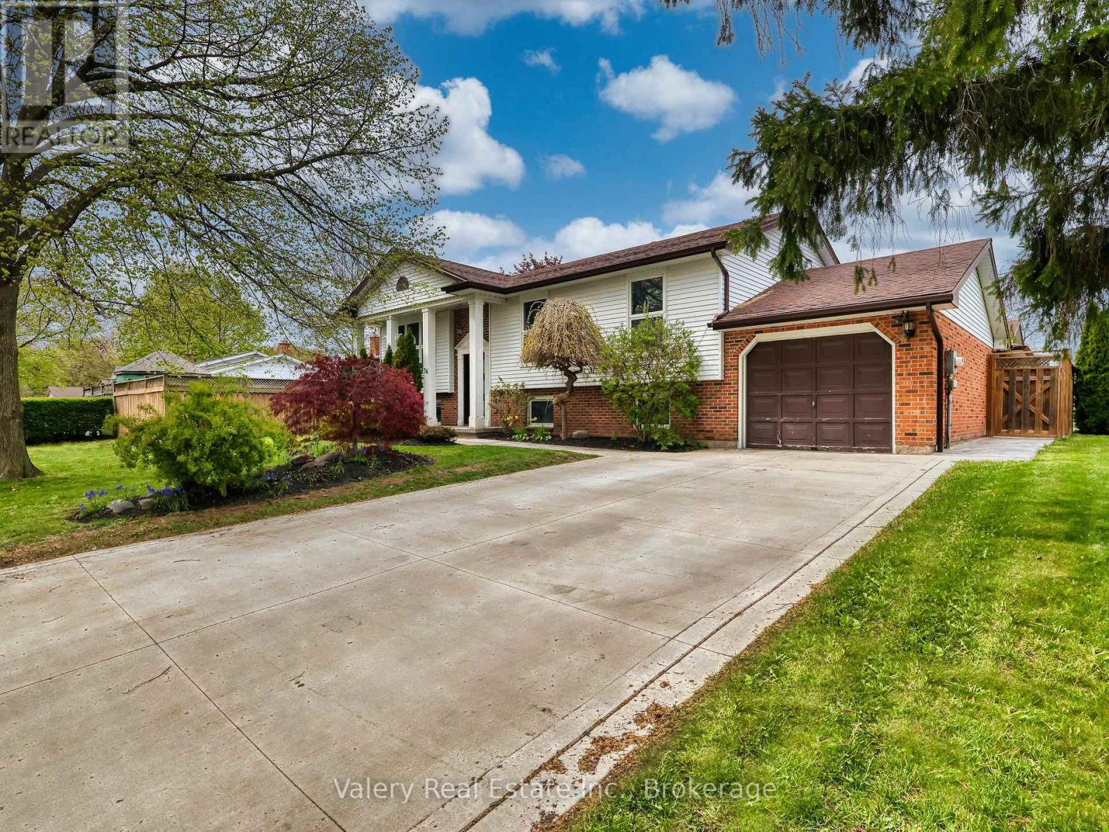 36 ROCHELLE DRIVE, St. Catharines, Ontario