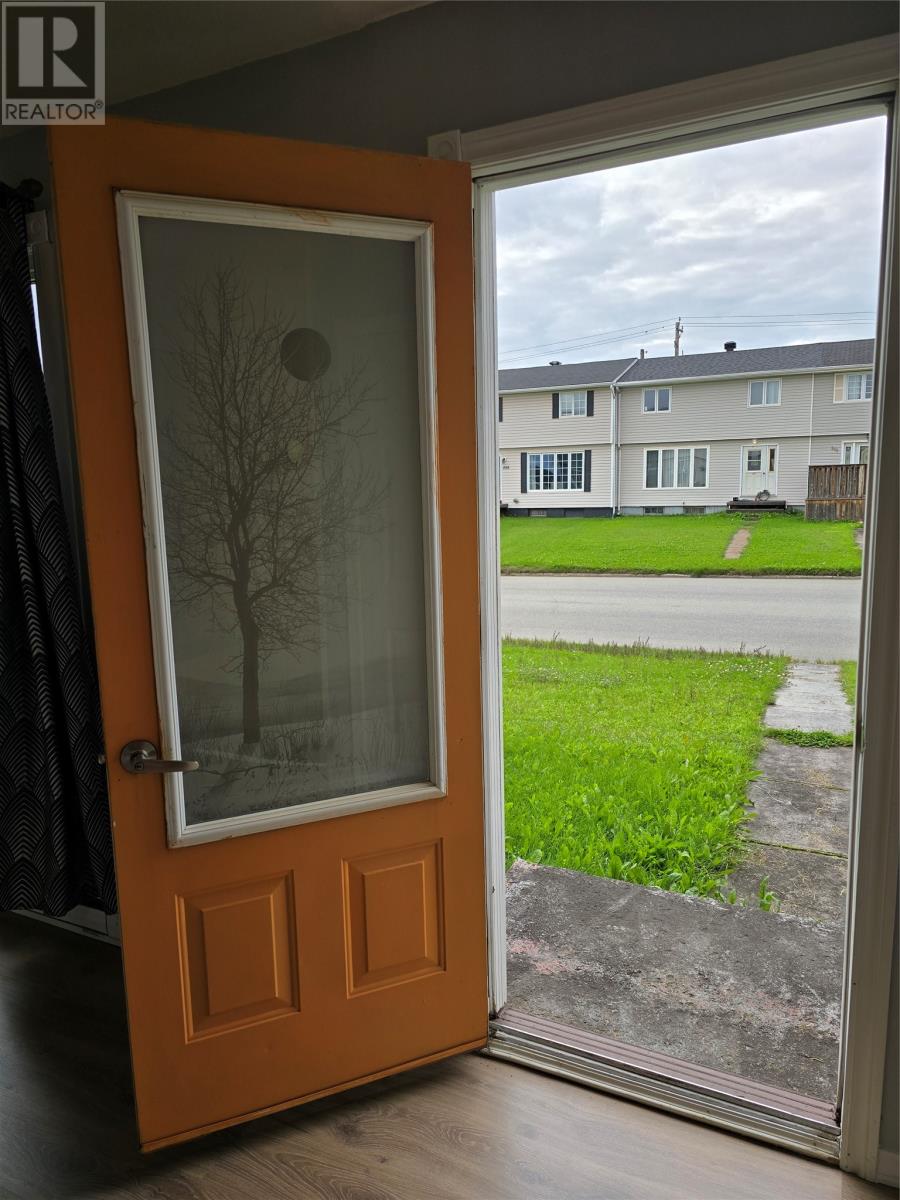 506 Tamarack Drive, Labrador City — photo 2