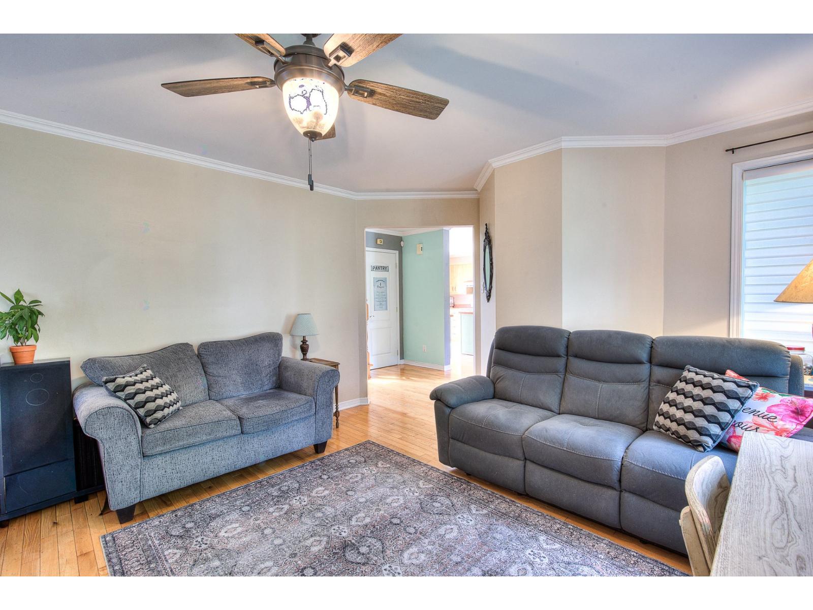 1276 Rue Dutchy Saint-Lazare Quebec Canada J7T1Z9 4
