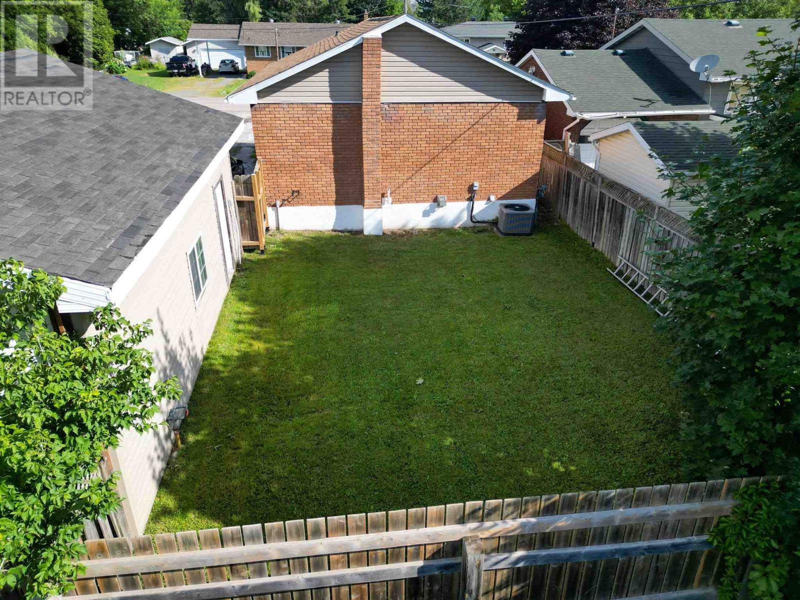 31 East Balfour St, Sault Ste. Marie, Ontario  P6C 1W9 - Photo 3 - SM262229