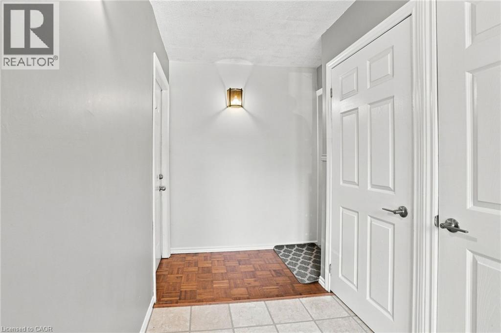 24 Hill Street, Hamilton, Ontario  L8P 1W7 - Photo 5 - 40856098