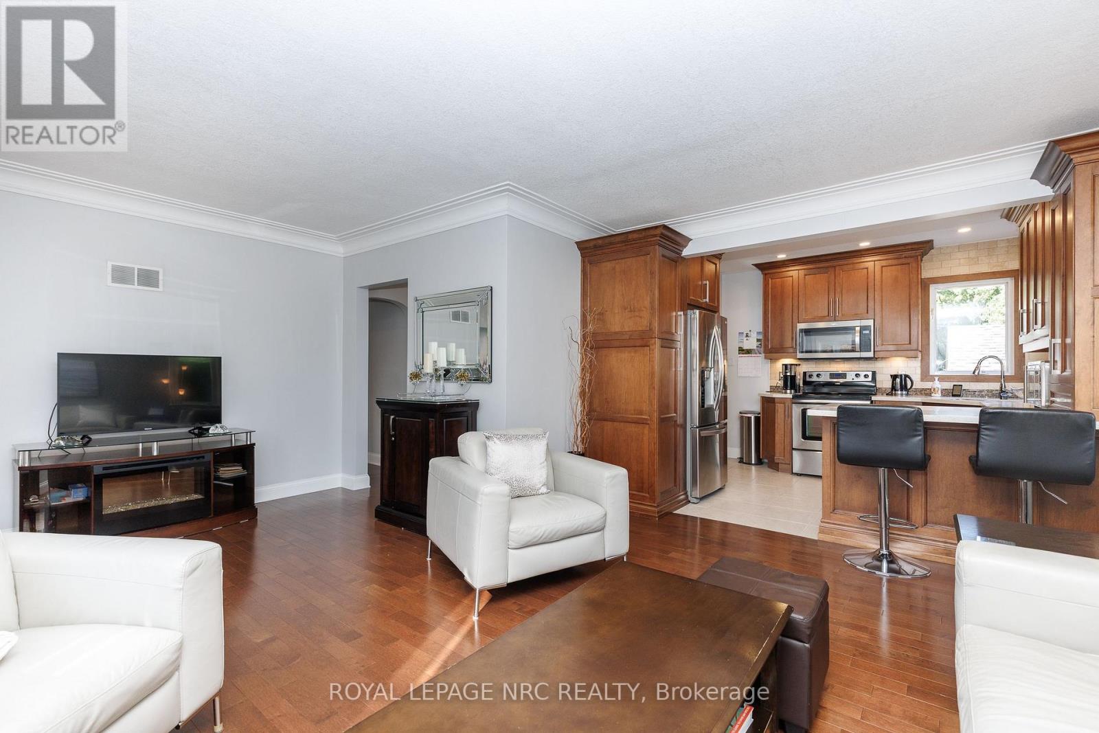 7 Philpark Road, St. Catharines (Port Dalhousie), Ontario  L2N 4E4 - Photo 6 - X13690382