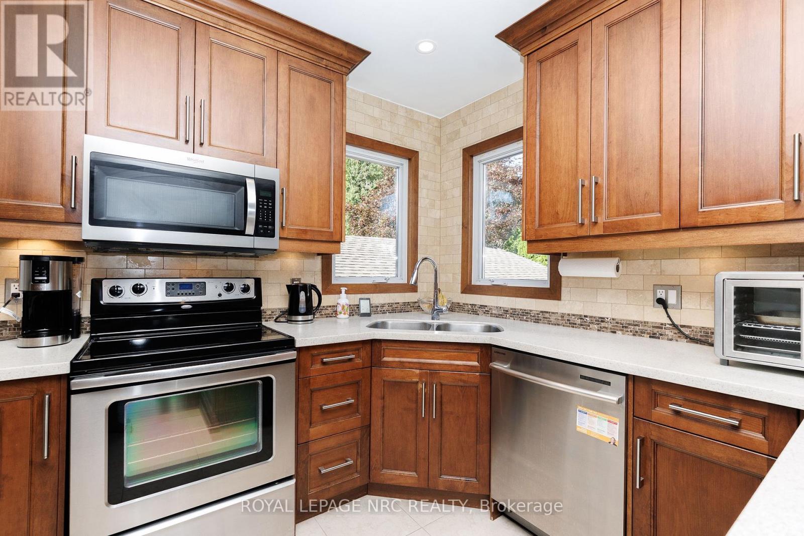 7 Philpark Road, St. Catharines (Port Dalhousie), Ontario  L2N 4E4 - Photo 8 - X13690382