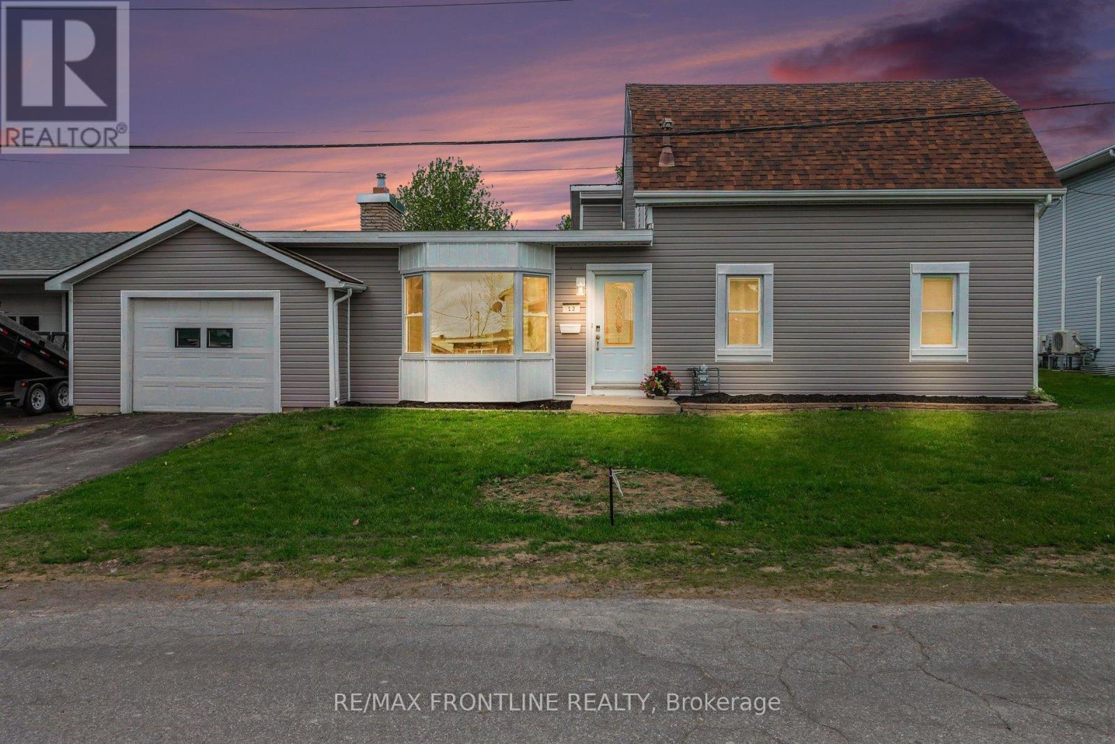 12 Fifth Street, Smiths Falls, Ontario