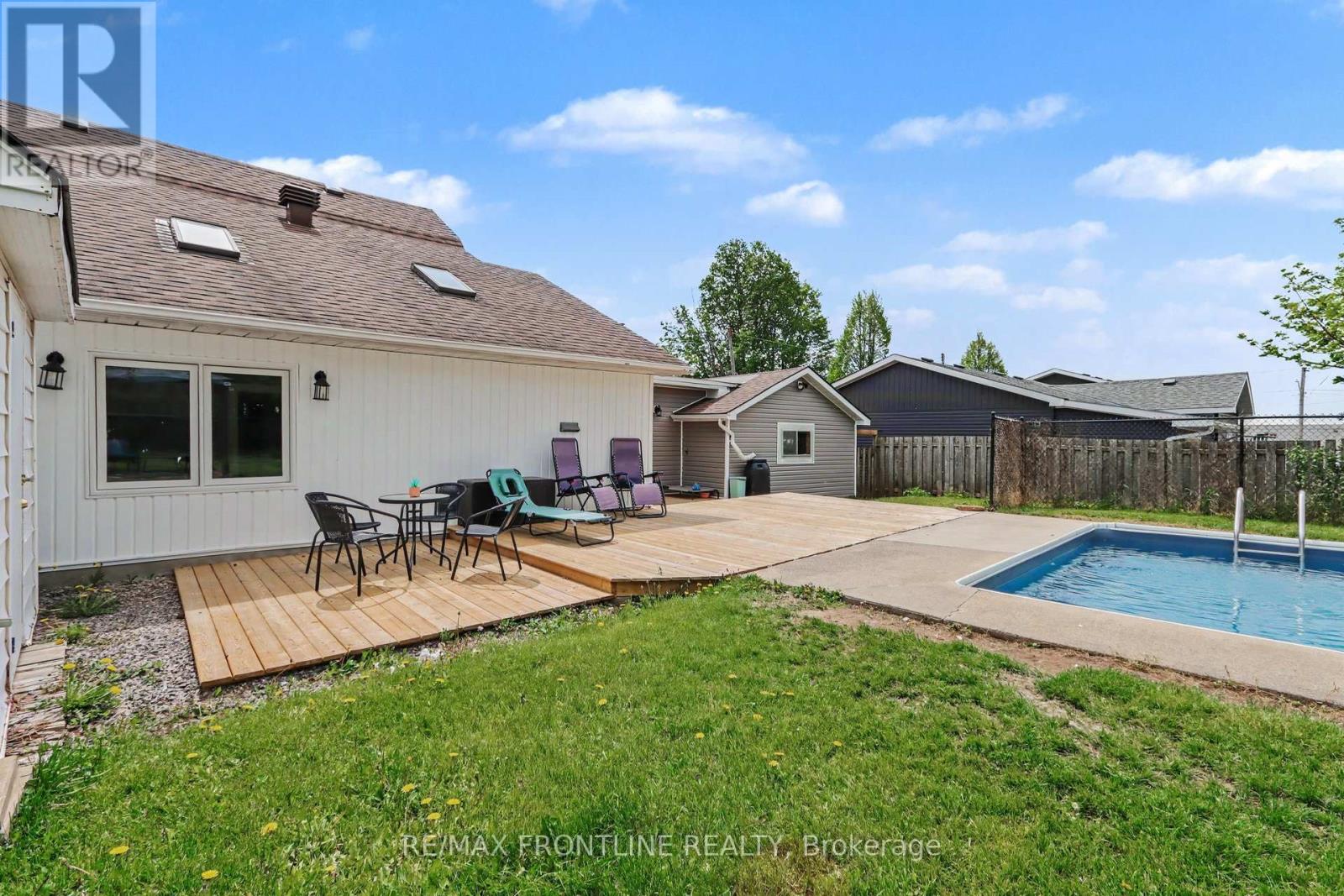 12 Fifth Street, Smiths Falls, Ontario  K7A 3K1 - Photo 3 - X13151320