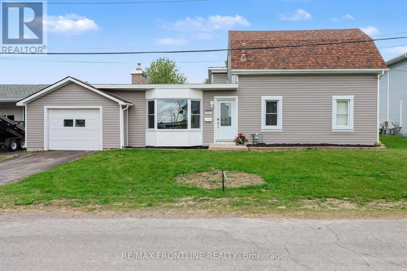 12 Fifth Street, Smiths Falls, Ontario  K7A 3K1 - Photo 2 - X13151320
