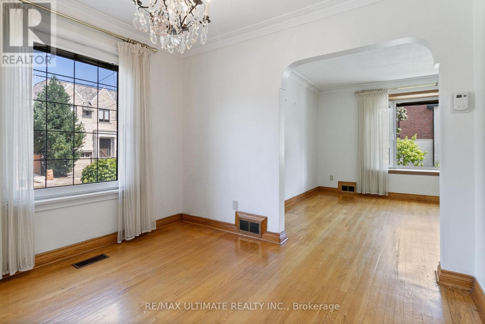 519 Douglas Avenue, Toronto, Ontario  M5M 1H7 - Photo 10 - C13690340
