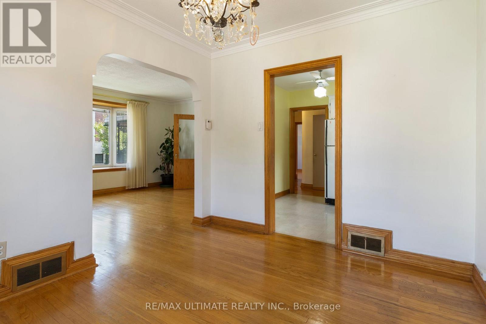 519 Douglas Avenue, Toronto, Ontario  M5M 1H7 - Photo 11 - C13690340